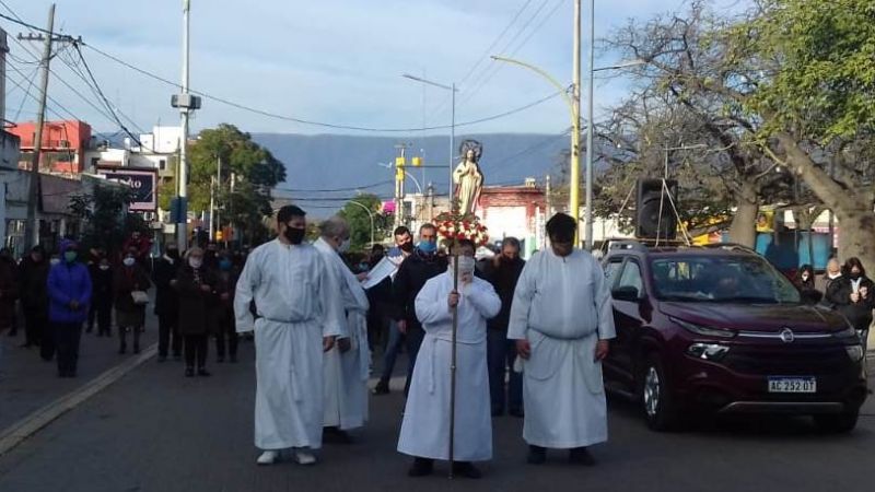 Celebraron al Sagrado Corazón de Jesús con una caravana, procesión y Eucaristía