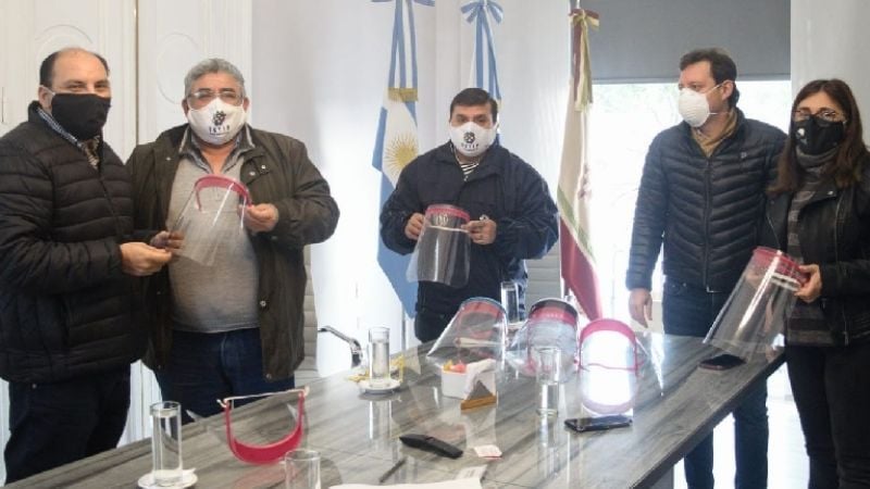 Plásticos donaron máscaras sanitarias a la Municipalidad