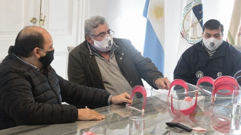 Plásticos donaron máscaras sanitarias a la Municipalidad