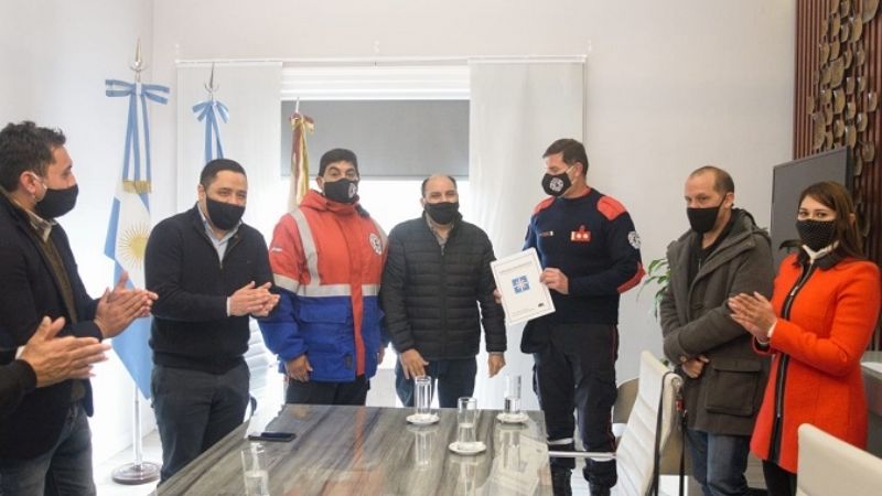 Saadi entregó un terreno a los Bomberos Voluntarios