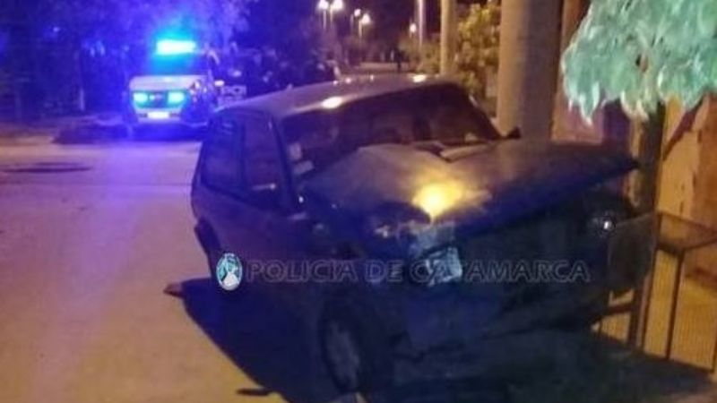 Tremendo choque entre una camioneta y un 147