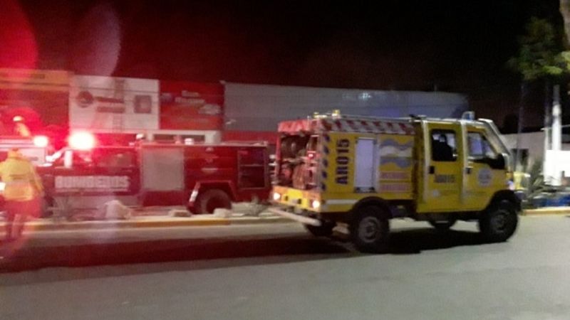 Incendio en un lubricentro de avenida Presidente Castillo