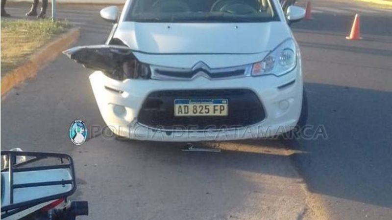 Choque en una rotonda terminó con un motociclista herido