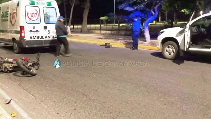 Impactó a un perro y se cayó de la moto