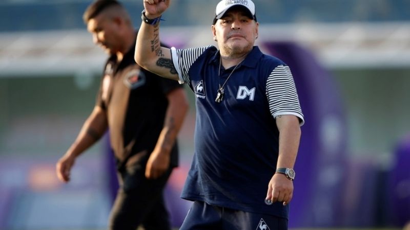 Maradona acordó su renovación con Gimnasia La Plata