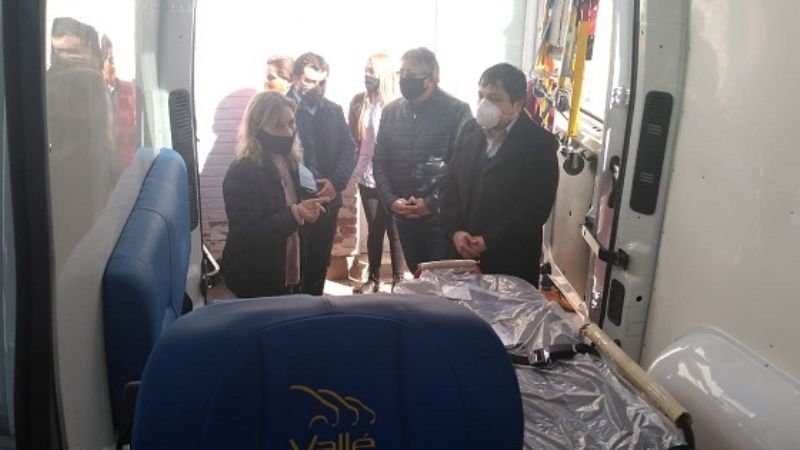 Entregan una ambulancia en Tinogasta
