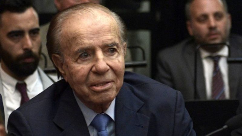 Dieron de alta a Carlos Menem tras superar una neumonía