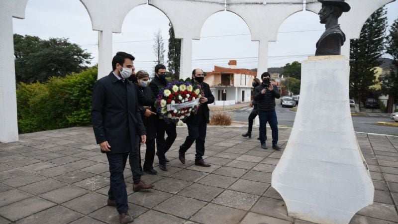 Autoridades municipales homenajearon a Felipe Varela