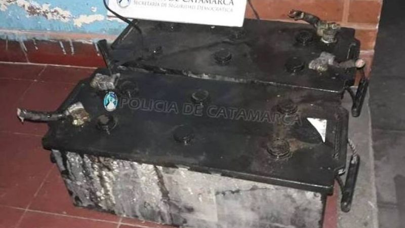 En un descuido del sereno, le robaron dos baterías a un camión