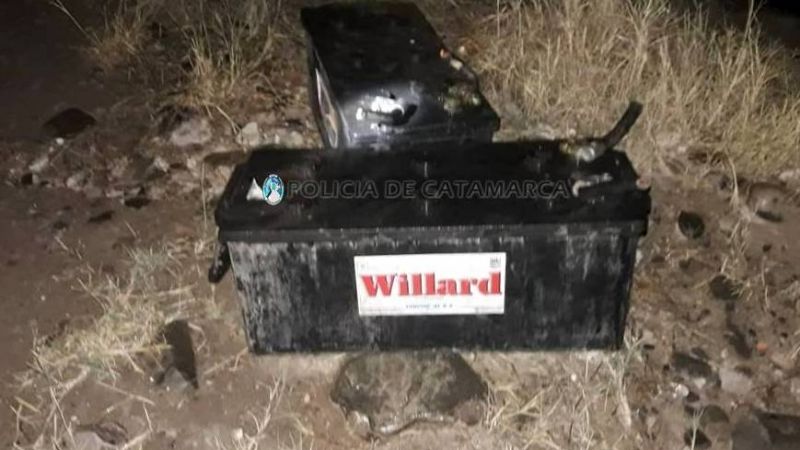 En un descuido del sereno, le robaron dos baterías a un camión