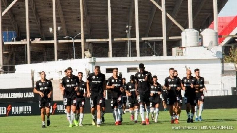 Deportivo Riestra entrenó en cuarentena y podrían sancionarlo