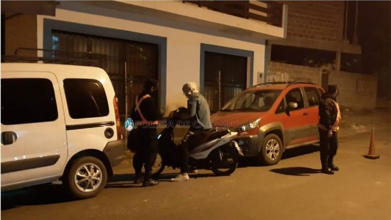 Secuestran 12 vehículos y aprehenden a dos jóvenes con una moto robada