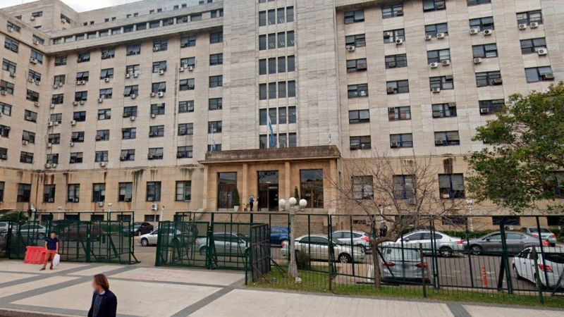 Cierran Comodoro Py por un caso positivo y cinco sospechosos