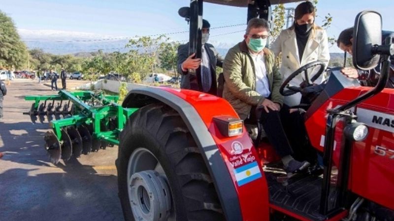 Jalil recorrió obra energética en Valle Viejo