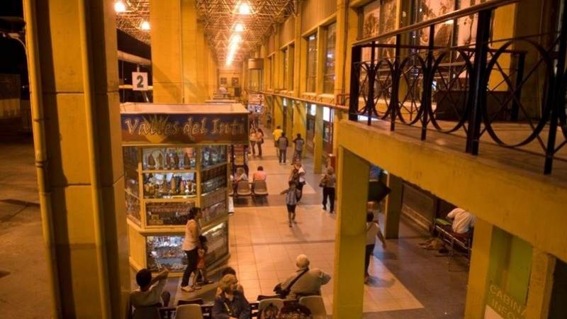 Resguardan a un niño en la Terminal de Ómnibus