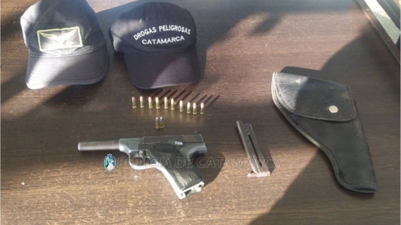 Tenía un arma "floja de papeles"