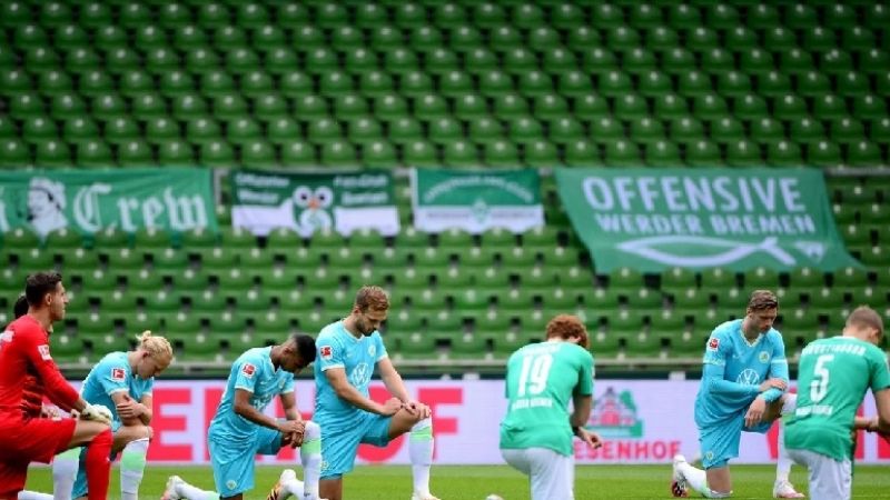 Equipos de la Bundesliga volvieron a homenajear a Floyd