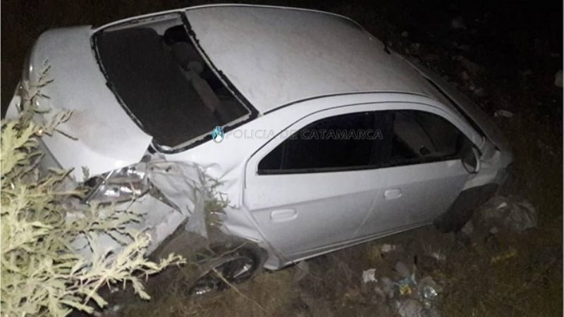 Manejaba borracho y terminó en la banquina