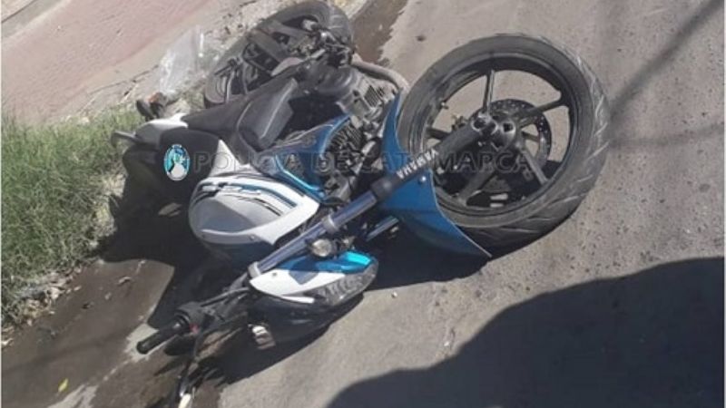 Motociclista lesionado tras chocar con una camioneta