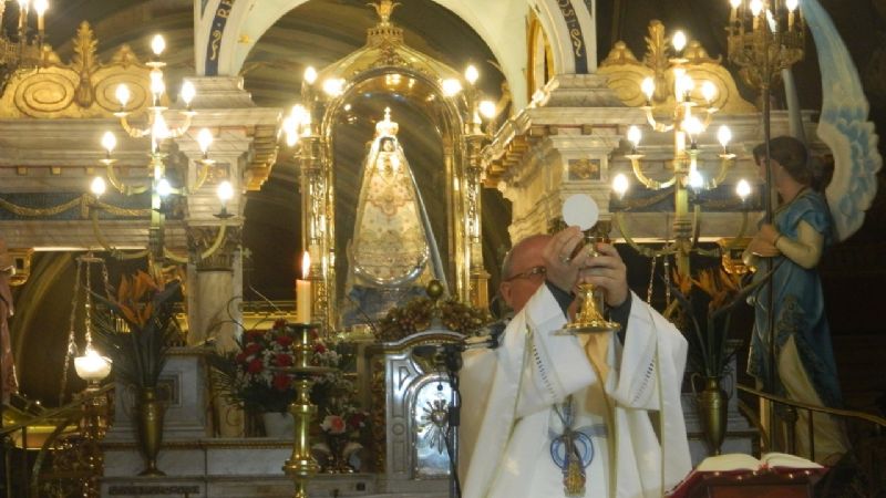 Acción de gracias de los periodistas en el Camarín de la Virgen del Valle