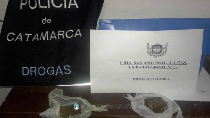 Detienen a dos jóvenes con 70 gr. de marihuana en La Paz