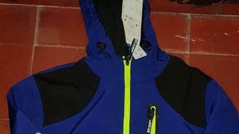 La descubren cuando robaba una campera