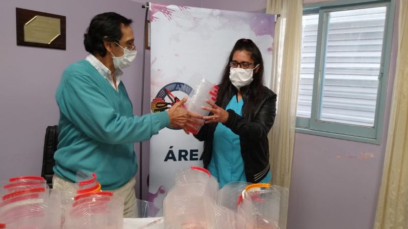 EPET N°1 y Plaka entregaron máscaras protectoras en el hospital