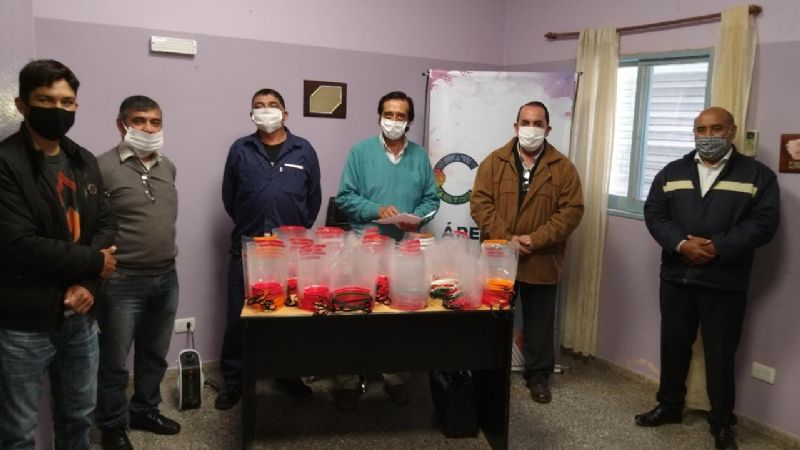 EPET N°1 y Plaka entregaron máscaras protectoras en el hospital