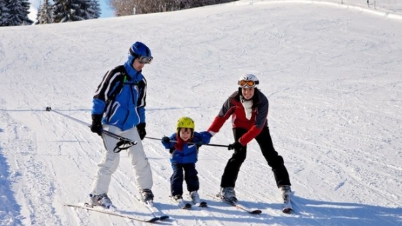 Centros de esquí quieren reactivar el turismo y salvar la temporada