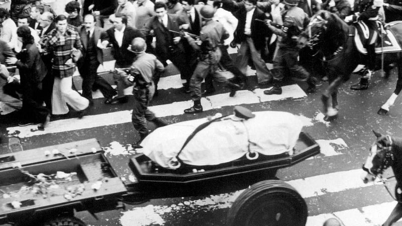 El 1 de julio de 1974 moría Perón y el país lloraba a su líder