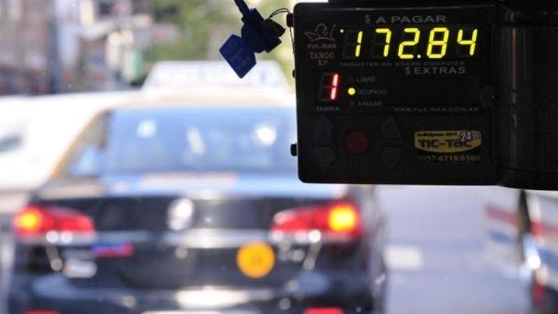 Detenido por negarse a pagar el viaje en remís