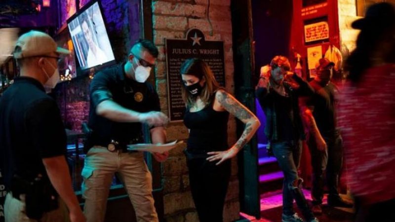 Estados Unidos bate su récord de casos de coronavirus en un día: 60.646