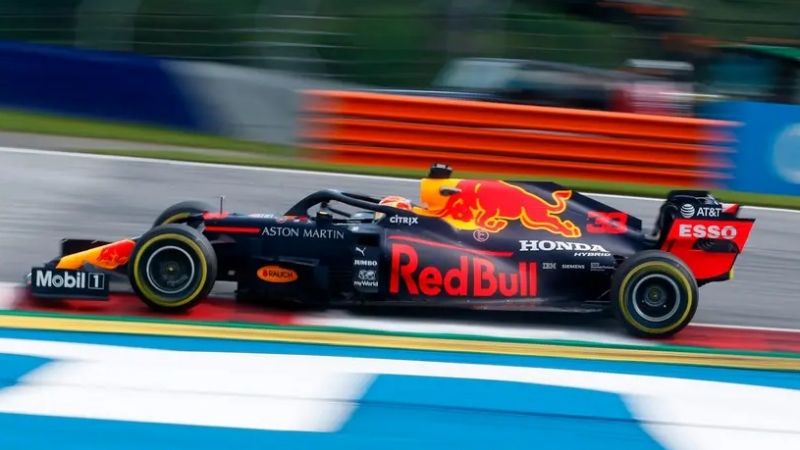 Verstappen y Red Bull sonríen, Ferrari no para de sufrir