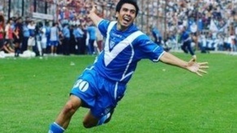 Le dio el primer pase a Messi y ahora organiza ollas populares