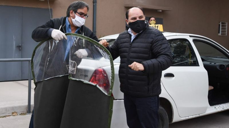 Aporte de mamparas para taxistas y remiseros