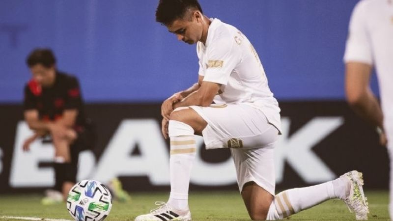 El "Pity" Martínez se olvidó del minuto de silencio