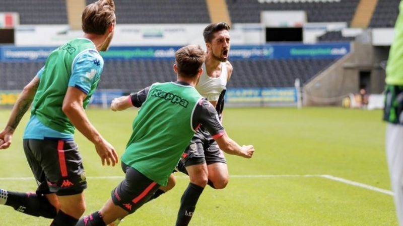 El Leeds de Bielsa ganó y acaricia el ascenso