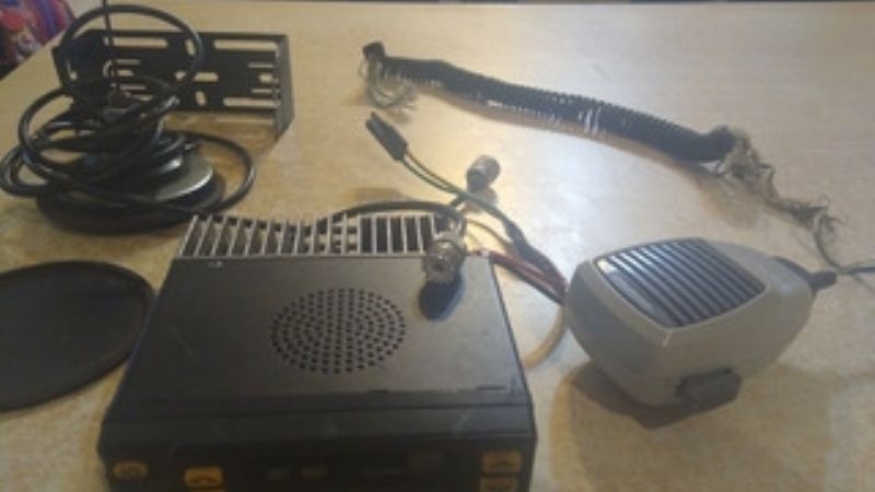 Robó un equipo de radio taxi en el centro