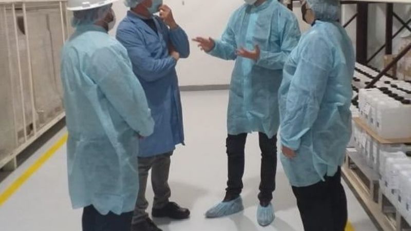 El laboratorio Gador realizó una nueva donación de alcohol en gel