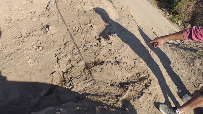 Quisieron acortar camino y cayeron a un pozo