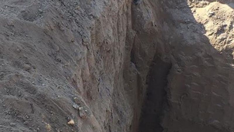 Quisieron acortar camino y cayeron a un pozo