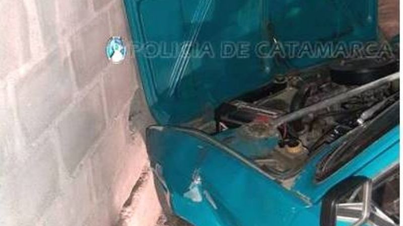 Mujer cayó de un auto en movimiento y fue abandonada: hay un detenido