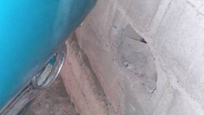 Mujer cayó de un auto en movimiento y fue abandonada: hay un detenido