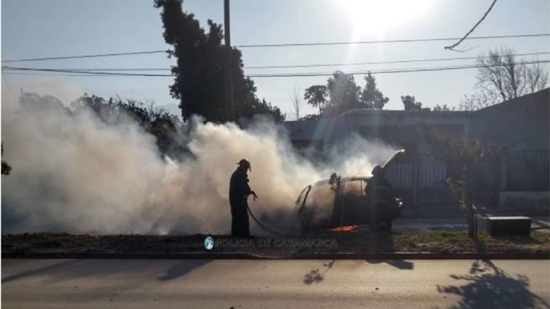 Se prendió fuego un auto