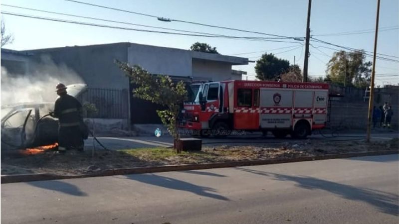 Se prendió fuego un auto
