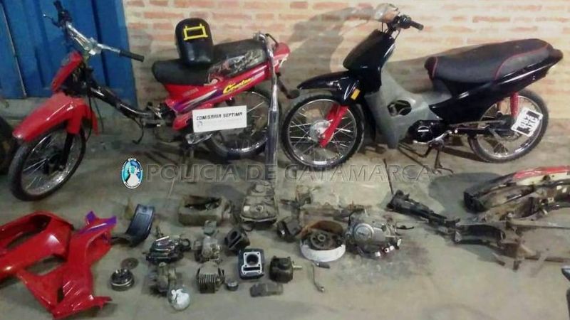 Trasladaban en un flete motos, freezer, motopartes y dinero