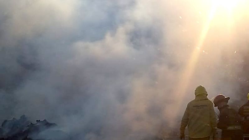 Bomberos combatieron dos incendios intencionales en el Valle Central