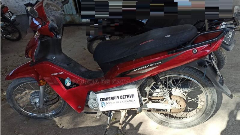 Golpeaba a una mujer en la calle y lo atraparon con un cuchillo carnicero