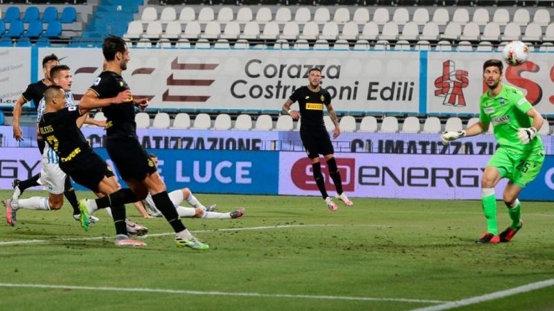 Inter goleó de visitante y es escolta en Italia