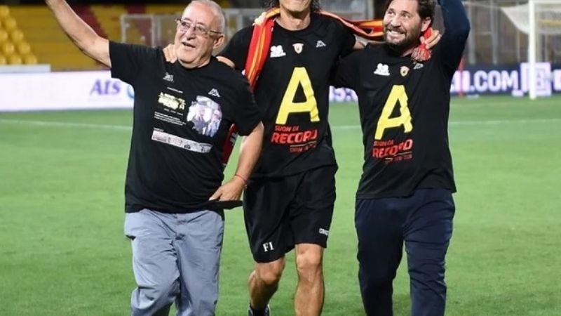 Benevento ascendió y busca jugadores de Boca y River